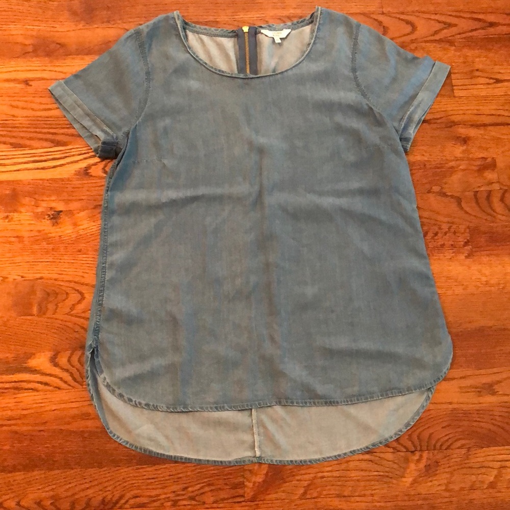 🪸HP🪸 Crown and Ivy Chambray top - Picture 1 of 4